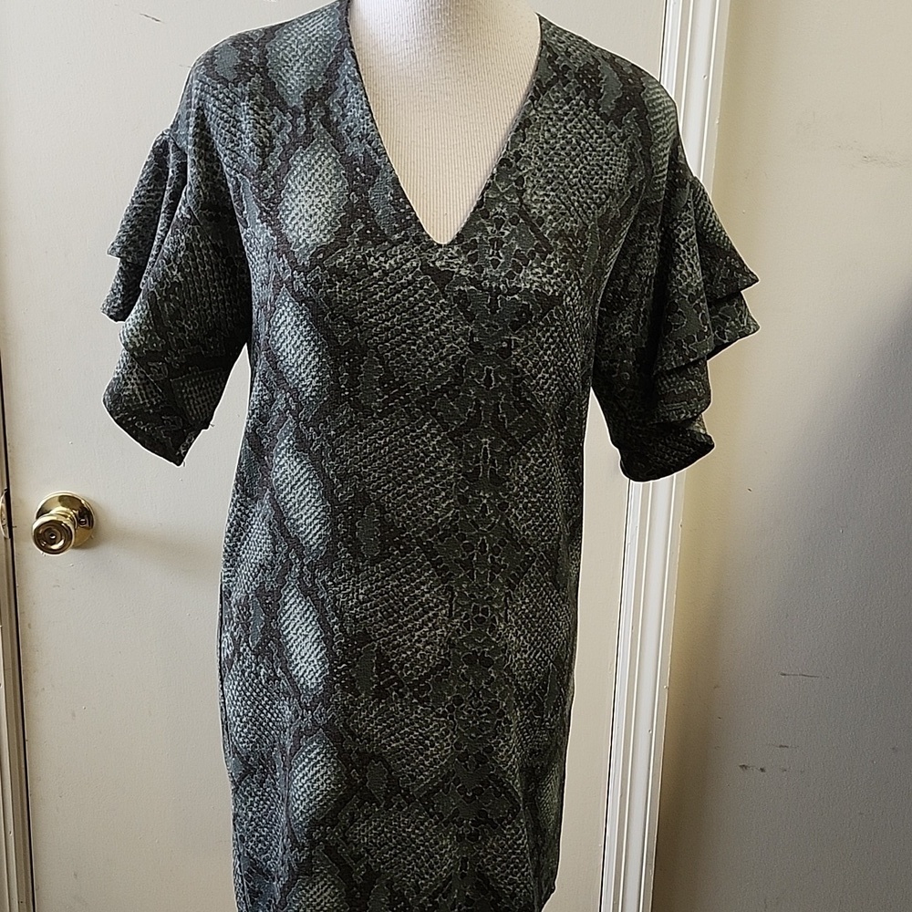 Olivaceous Bell Ruffle Sleeveless Fitted Sheath Mini Dress Snake Print Small